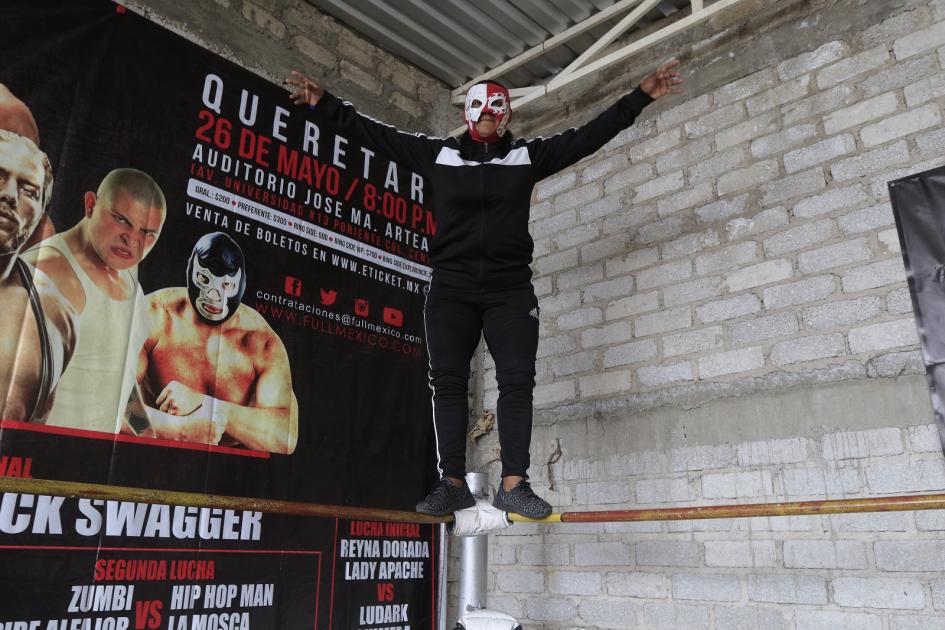 Es la menor de 10 hermanos, uno de ellos luchador de nombre: Tormenta Negra, gracias a él se inicio en el mundo del pancracio; la lucha libre se ha convertido en su vida.