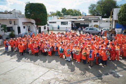  DIF entrega cobertores a trabajadores 