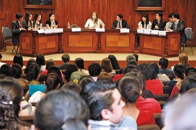 Continúa debate político de jóvenes