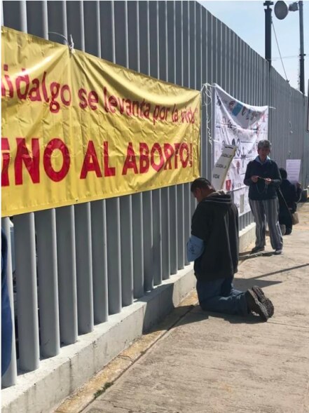 Realizan "exorcismo" en Congreso de Hidalgo contra iniciativa Interrupción Legal del Embarazo