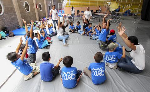 Promueven servicio social con feria