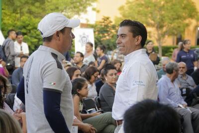 Roberto Sosa se reúne con vecinos de Puerta Real