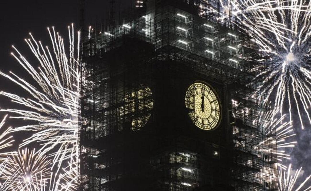 Fuegos artificiales en el Big Ben, Londres. Foto: EFE/EPA/WILL OLIVER