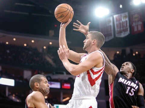 Rockets frena a LeBron