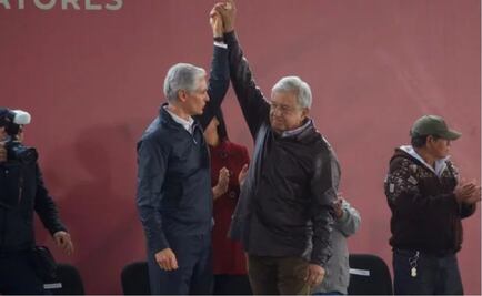 AMLO entrega primeras pensiones para adultos mayores