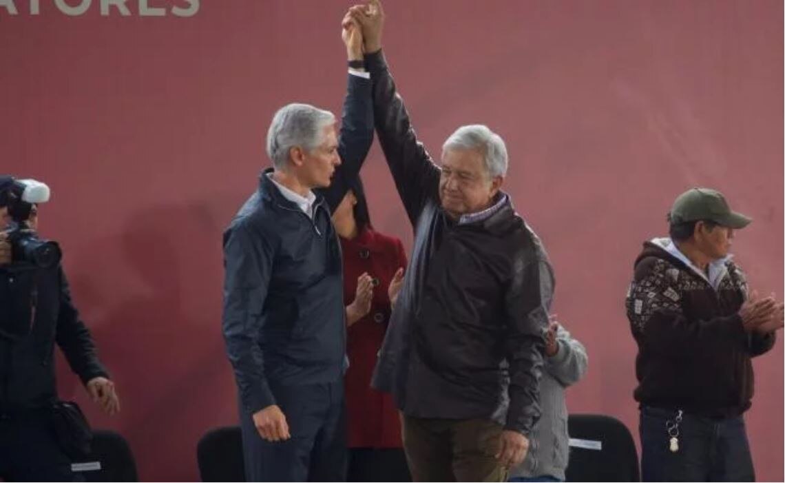 AMLO entrega primeras pensiones para adultos mayores