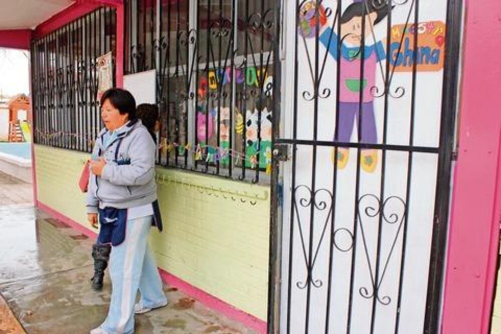 Resguardan material escolar en vacaciones