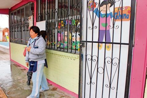 Resguardan material escolar en vacaciones