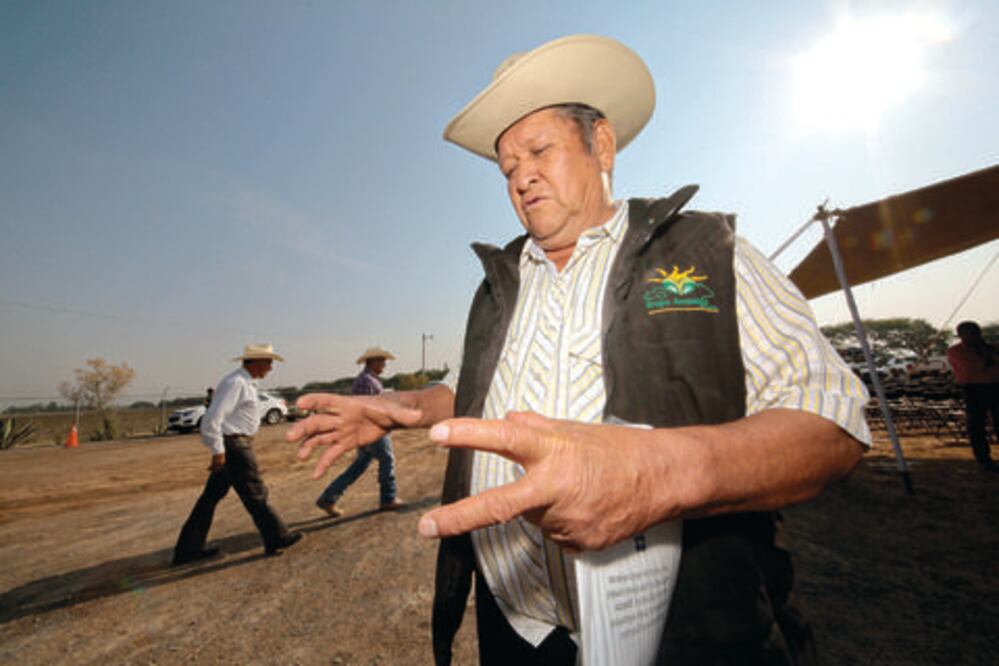 Floricultor llevará alegría a mamás