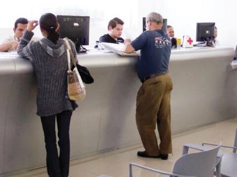 Incumplen comercios con pago