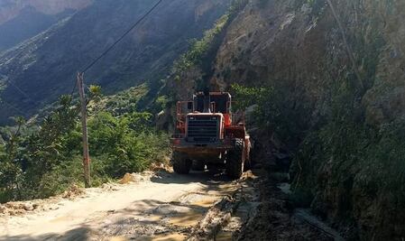 Avanza reparación de red carretera en la Sierra Gorda, afirman