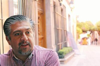 Morena se manifiestan en gasolineras