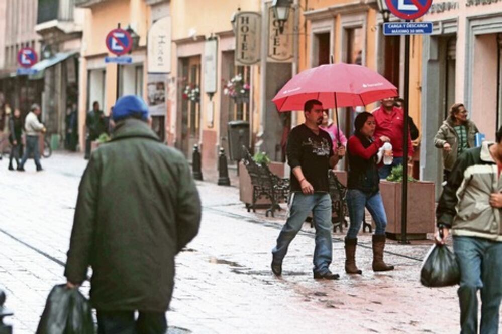 Prevén ligeras lluvias en fin de semana