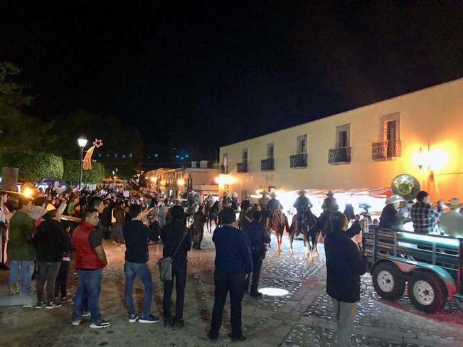 Música y lágrimas por los migrantes que regresan
