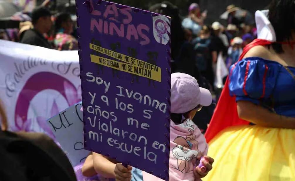 Menor, víctima de abuso sexual, marcha en el Día Internacional de la Mujer en la CDMX. 8 de Marzo de 2026/ Foto: Brenda Martínez. EL UNIVERSAL