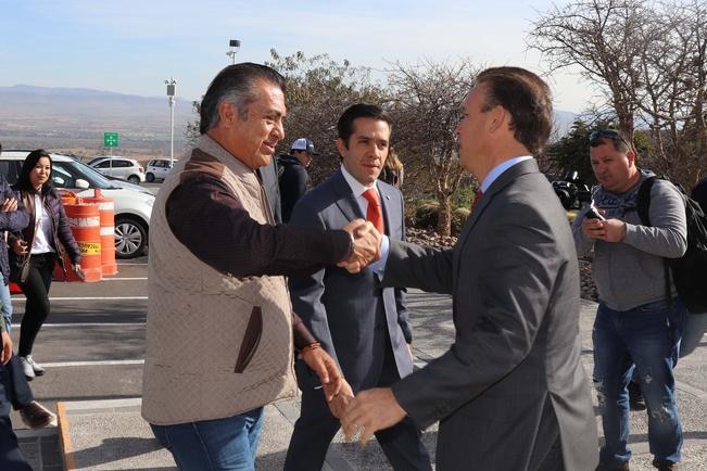 Se reúne El Bronco con estudiantes de la Anáhuac 