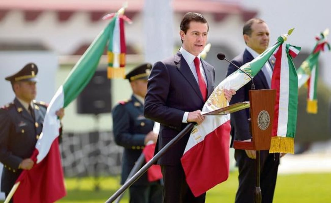 El presidente Enrique Peña Nieto, en la ceremonia conmemorativa del día de la Bandera de la nación, dijo que nos sigue convocando a la “exaltación de la patria”. (PRESIDENCIA)
