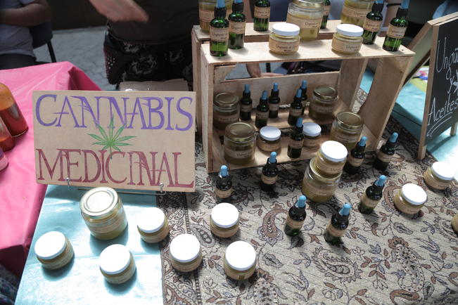 Hay variedad de productos elaborados a base de marihuana, como ungüentos, aceite de oliva extra virgen y cera de abeja, los cuales son totalmente orgánicos. (FOTOS: GONZALO IBAÑEZ. EL UNIVERSAL)