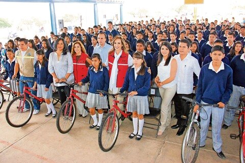 Estudiantes de Tequis estrenan bicicletas