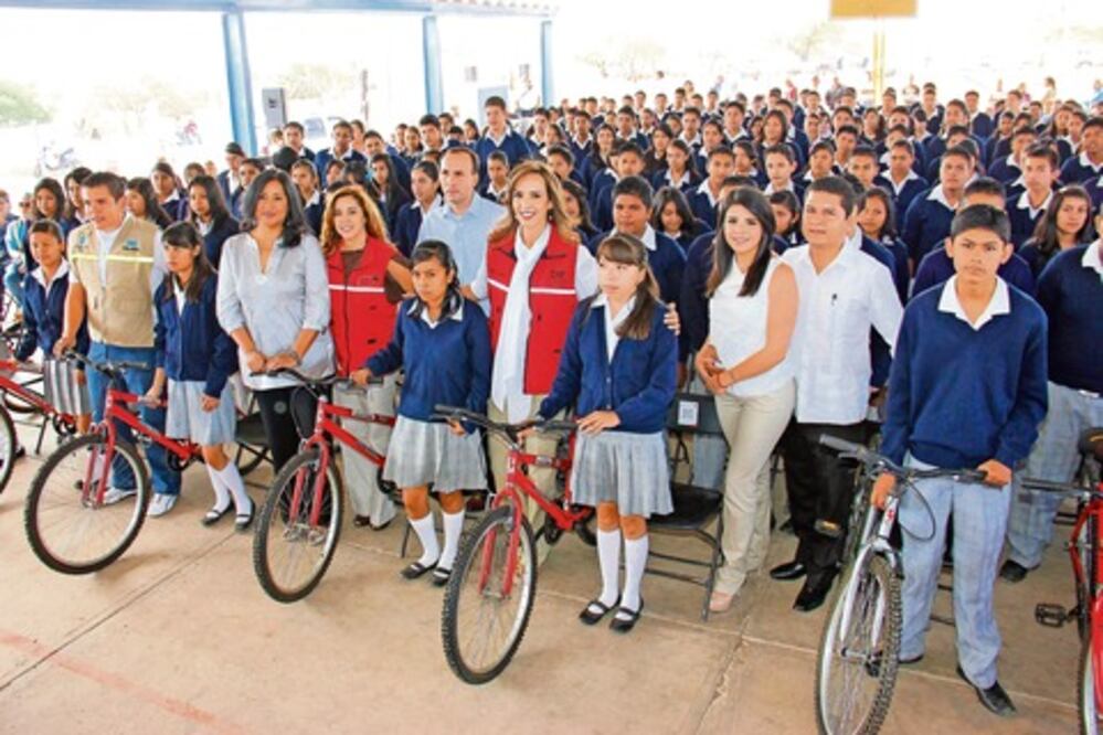 Estudiantes de Tequis estrenan bicicletas