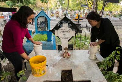 Implementan operativos en los panteones