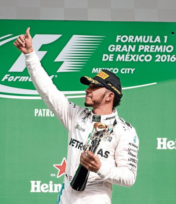La afición mexicana será “obligada” a ver a Lewis como monarca de la F1. (EDUARDO VERDUGO. AP)