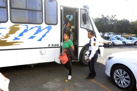 "Braceros", fuerza laboral  foránea  que nutre parques industriales