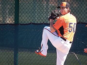 Sólo ‘El Mariachi’ afina brazo