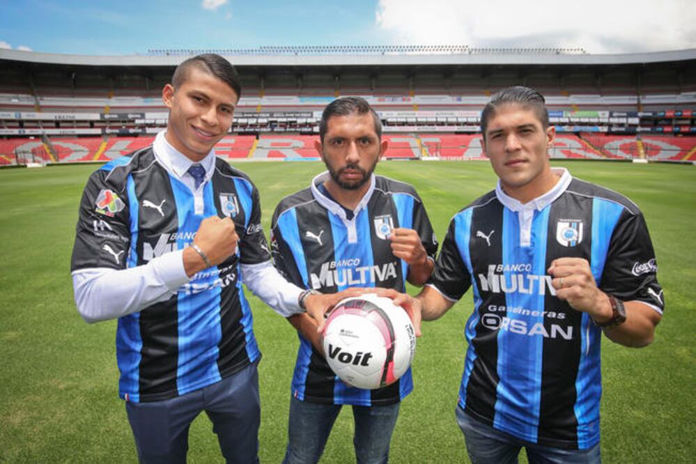 Alexis Pérez, Erbin Trejo y Javier Güémez, ya enfundados de emplumados. (CLUB QUERÉTARO)