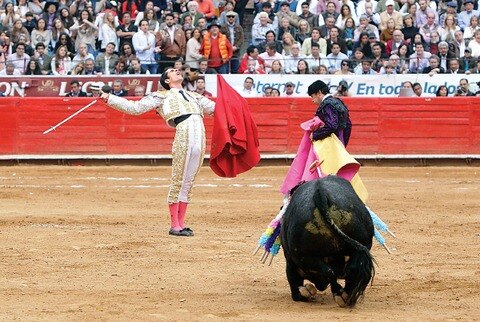 Talavante rubrica  faenón en cerrojazo
