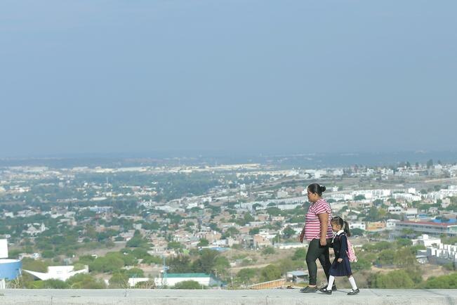 Por contaminación, escuelas queretanas no tienen recreos
