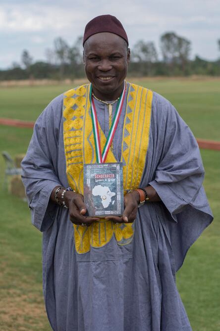 Con su obra, Jean Louis Bingna apoyará a niños enfermos de ébola.