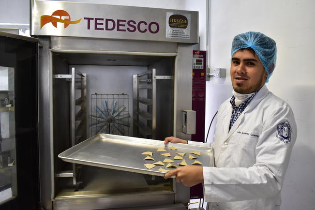 Iván Andrés Luzardo Ocampo, alumno del Doctorado en Ciencias de los Alimentos que imparte la Facultad de Química de la UAQ. Foto: Especial