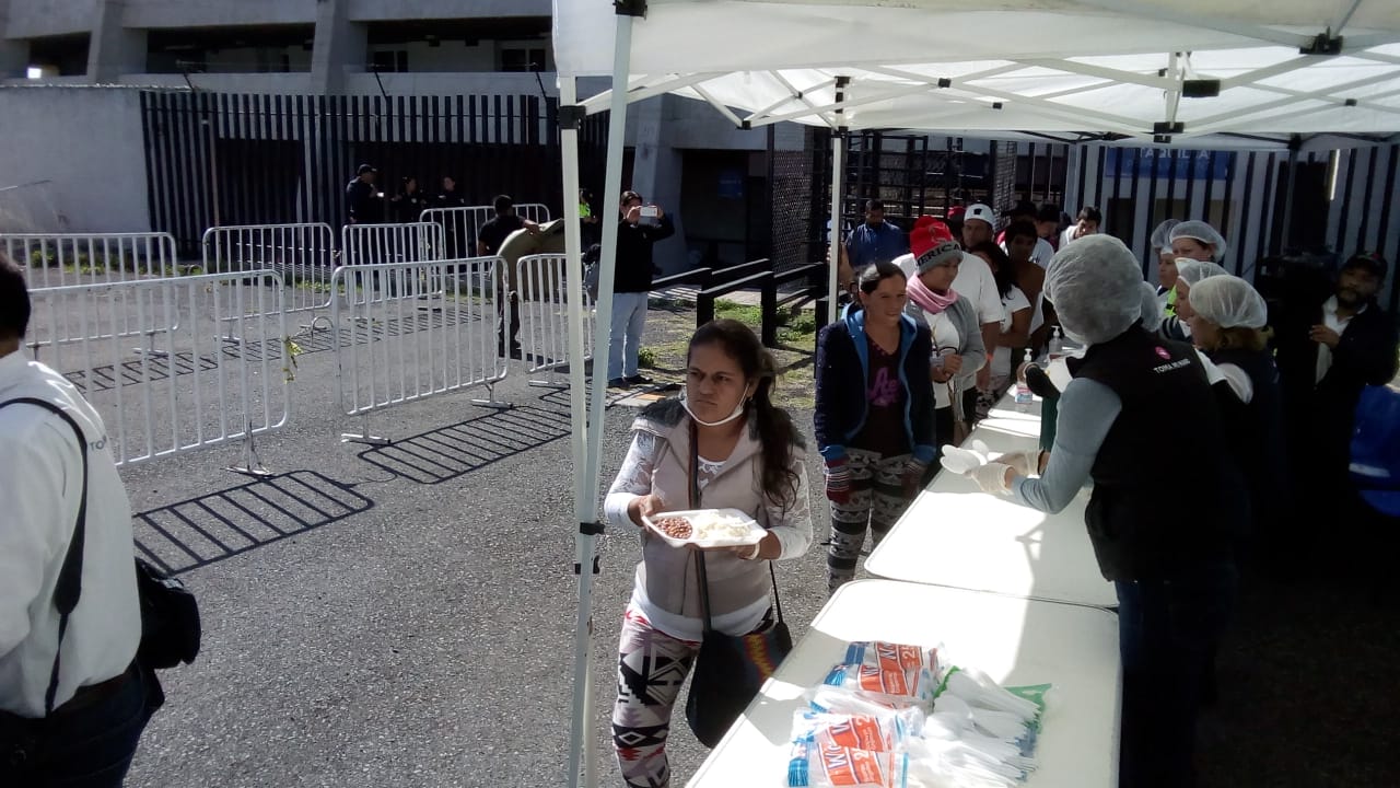 Arriba segunda Caravana Migrante al estadio Corregidora