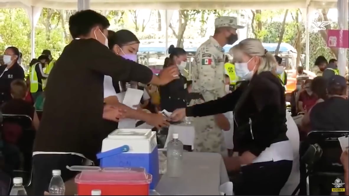 Abuelita se retracta tras denunciar violencia familiar en vacunación contra Covid-19