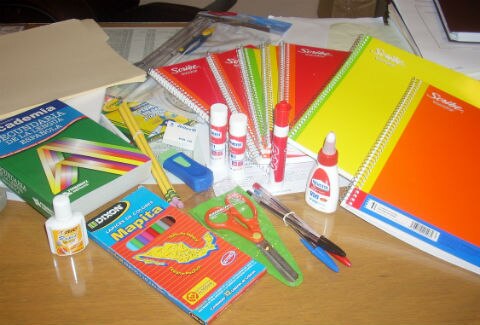 Inicia entrega de vales para útiles 