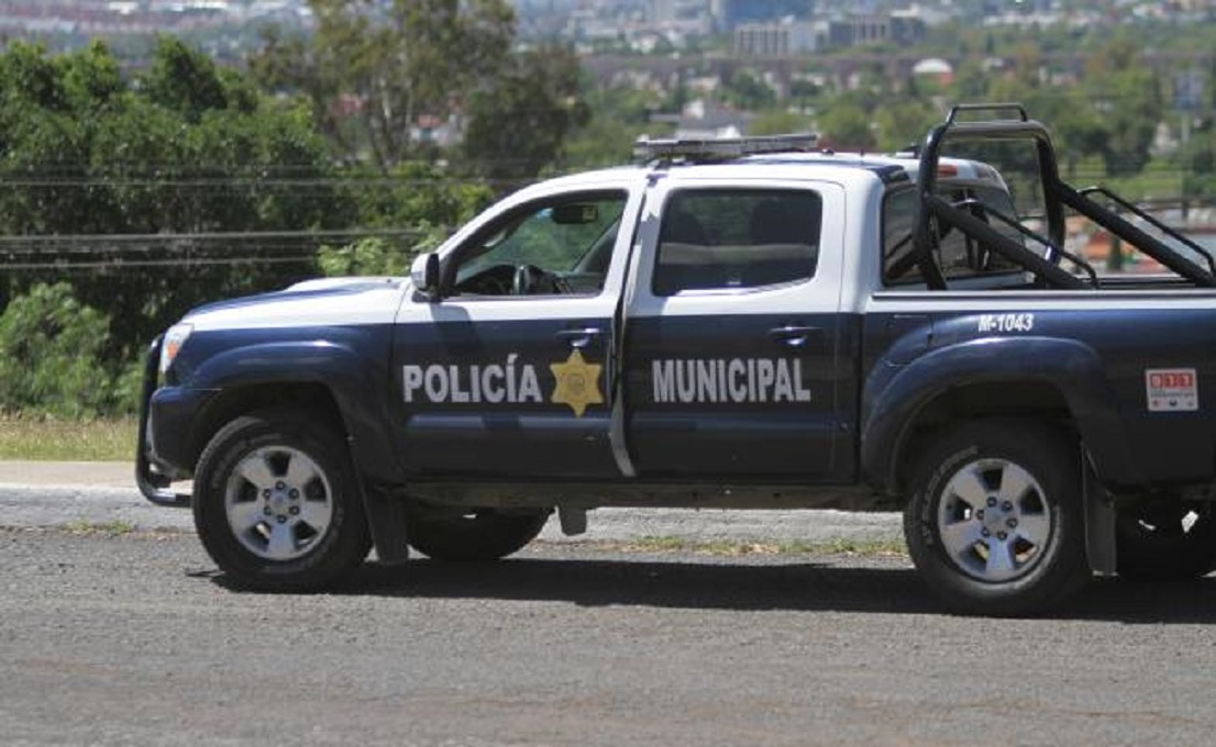 Fallece policía municipal que auxilió a conductora