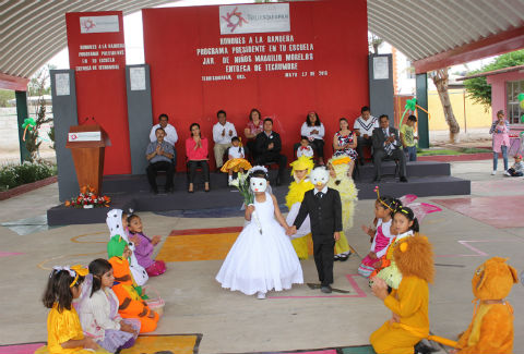 Entrega de arcotecho en plantel educativo 
