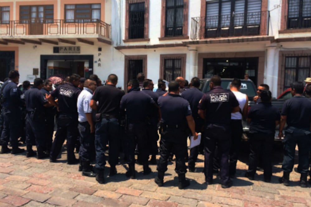 Inician paro 40 policías de Ezequiel Montes