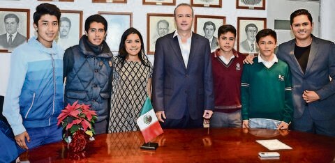 Salen ‘Muy Gallos’ en El Marqués