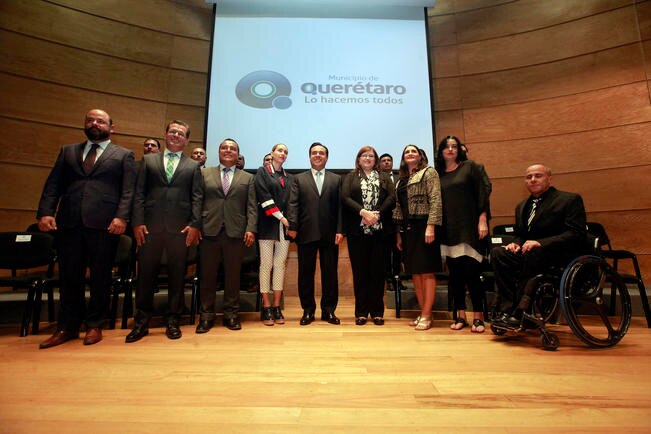 Presenta Nava a su gabinete ampliado