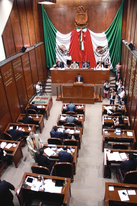 Quitar prerrogativas permitiría ahorrar