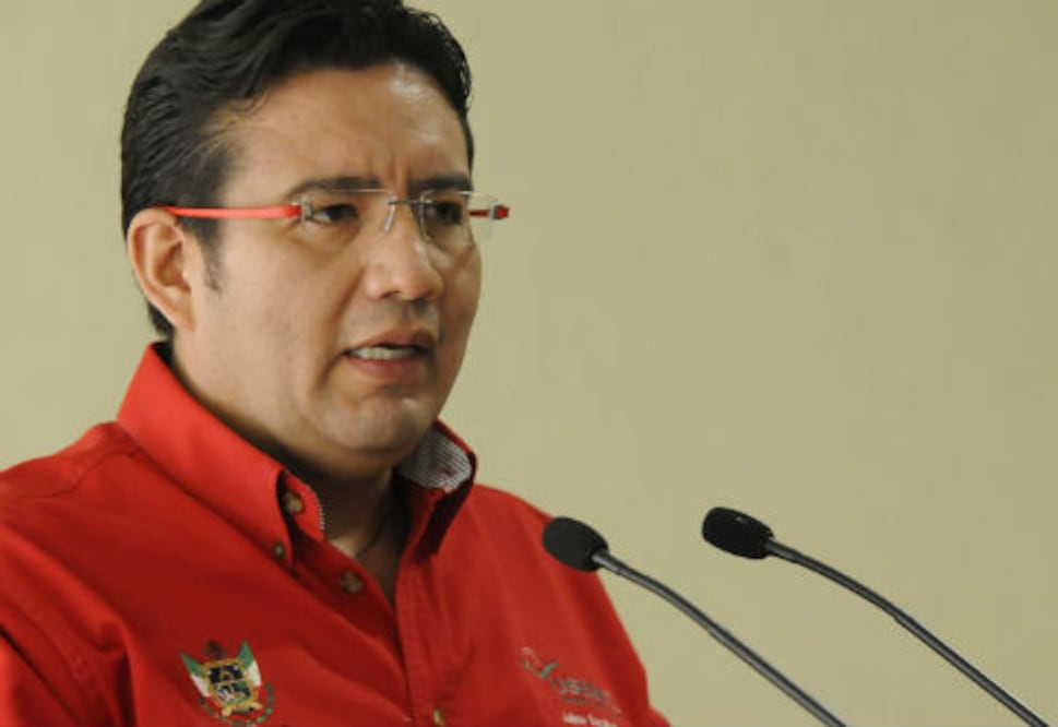 Entrega USEBEQ becas económicas a docentes 