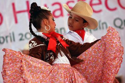 Crean espacio digno para el huapango