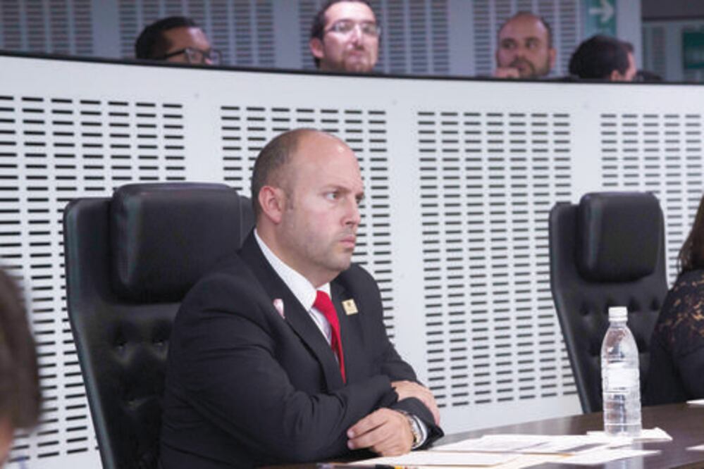 Trabaja Carlos Vega contra feminicidios