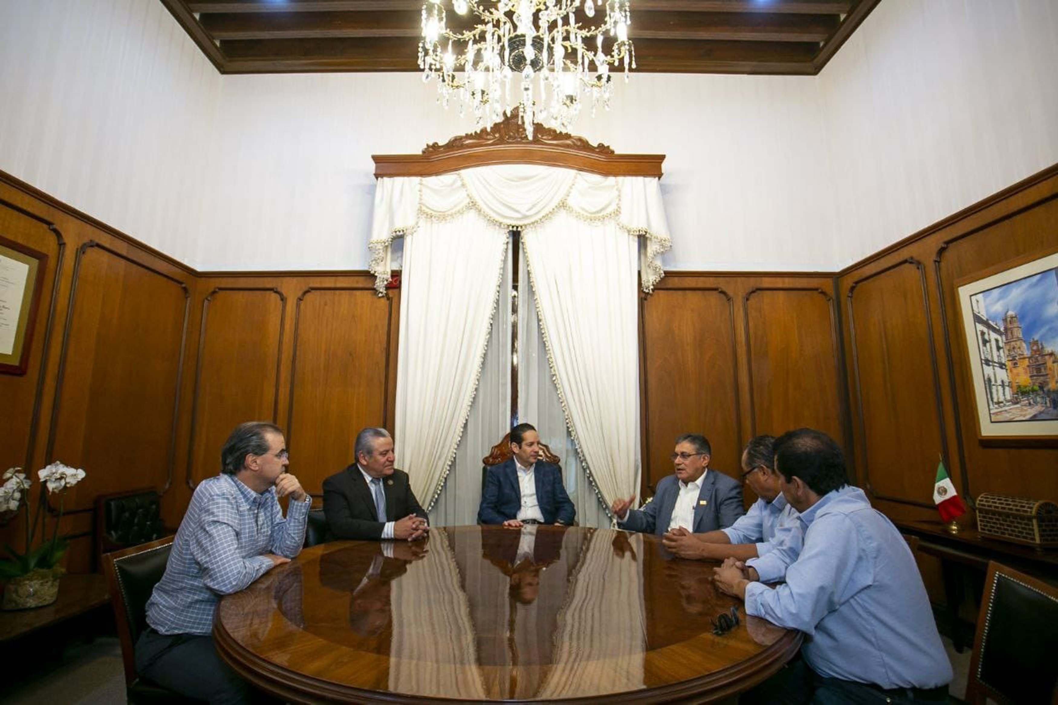 Reitera gobernador cooperación con SNTE