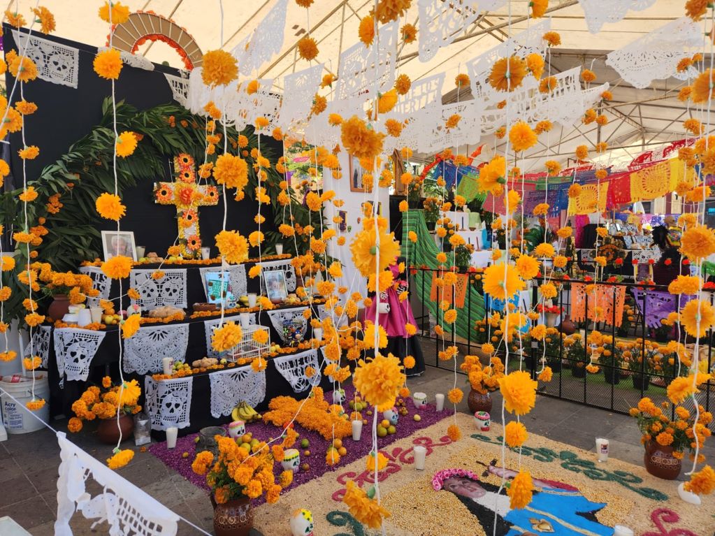 Se preparan para el Día de Muertos; construirán altares en los barrios típicos 