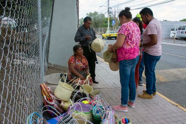 #Crónica| Visitantes van por comida y para apreciar las artesanías