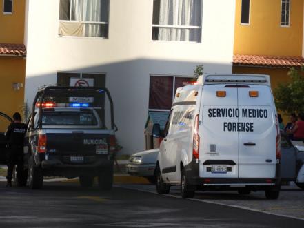 Muere dentro de condominio