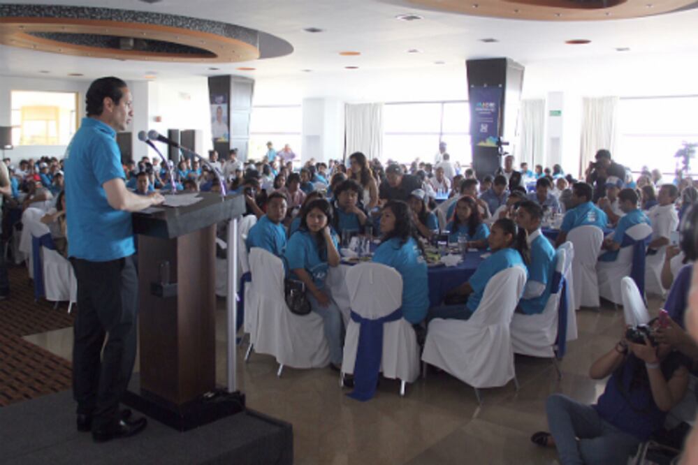 Jóvenes panistas en busca de “la neta”